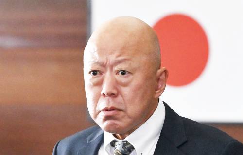 六平直政 - 井上涼平役